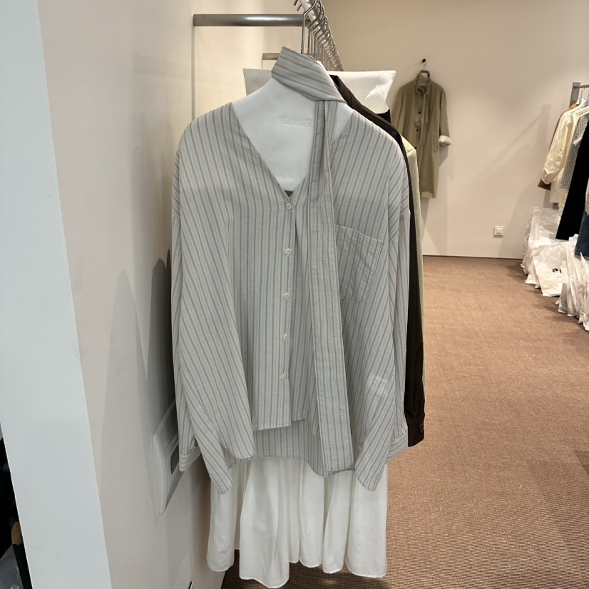 OVERTAKE韓國代購女裝新品26春夏人氣襯衫蕾絲衫含脖帶V領OVERTAKE襯衫/蕾絲衫圖色2