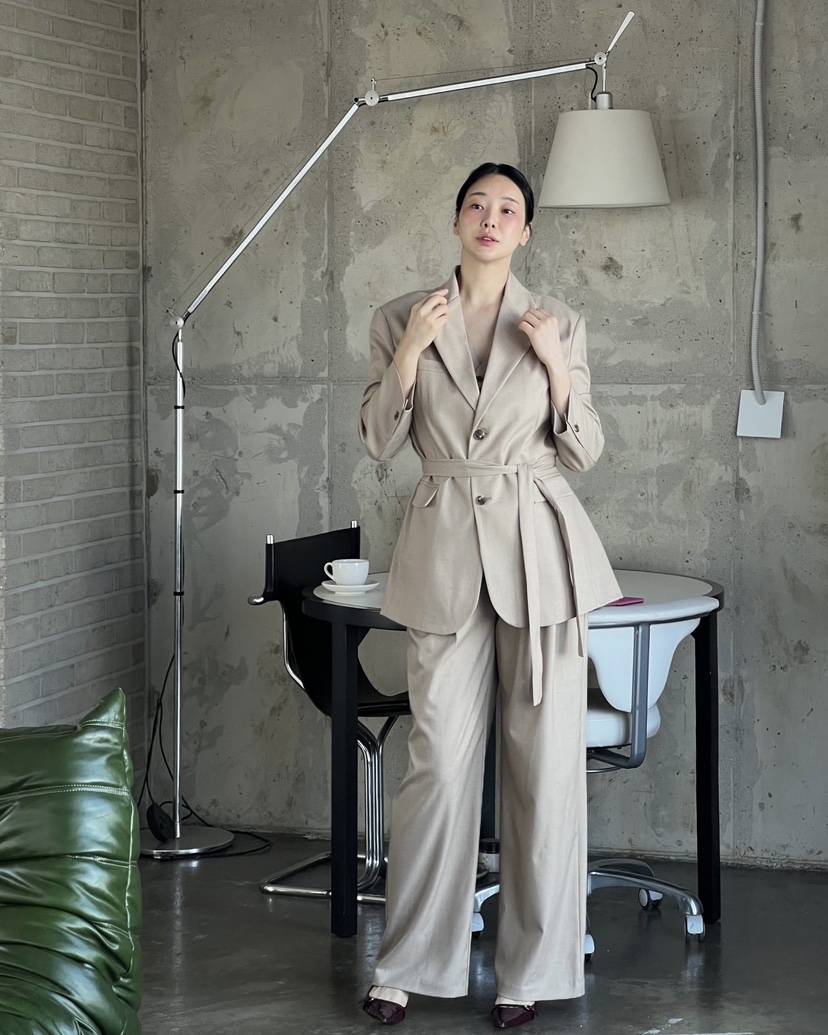 VERNI東大門直郵女士新款休閑時尚推薦真品熱賣夾克含腰帶VERNI夾克