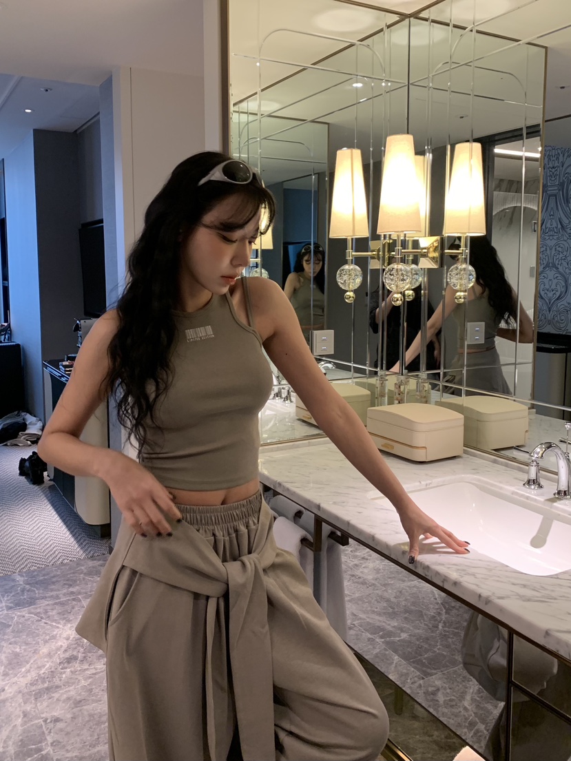 BADCALM韓國直郵女士新款人氣時尚職業推薦真品休閑吊帶背心BADCALM吊帶/背心