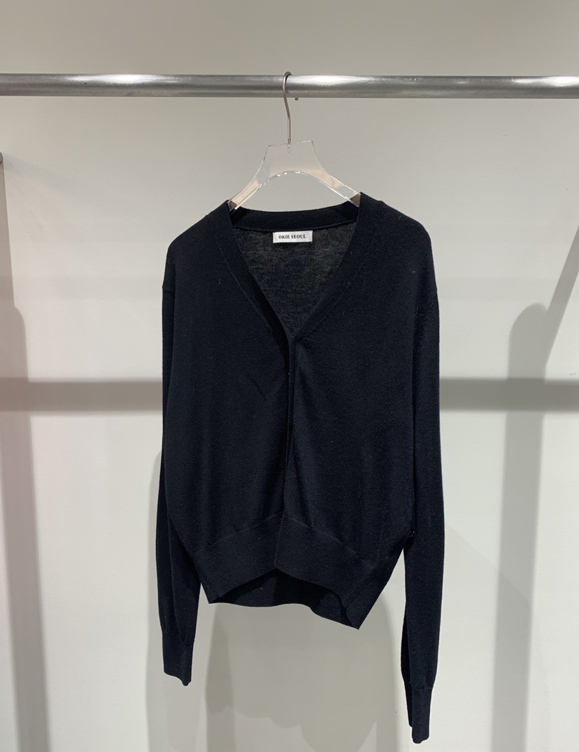 OKIE東大門實拍女裝新品推薦時尚真品針織衫不對稱V領開衫OKIE針織衫圖色2