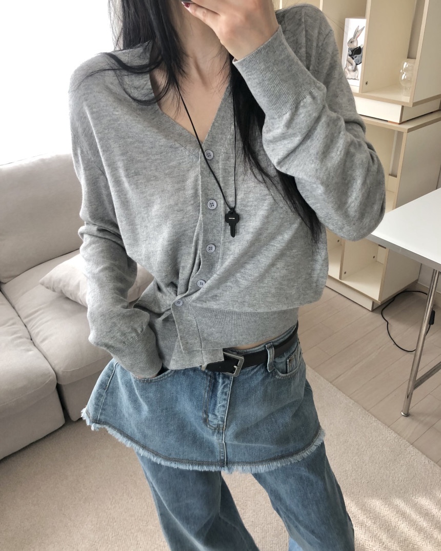 OKIE東大門實拍女裝新品推薦時尚真品針織衫不對稱V領開衫OKIE針織衫圖色4