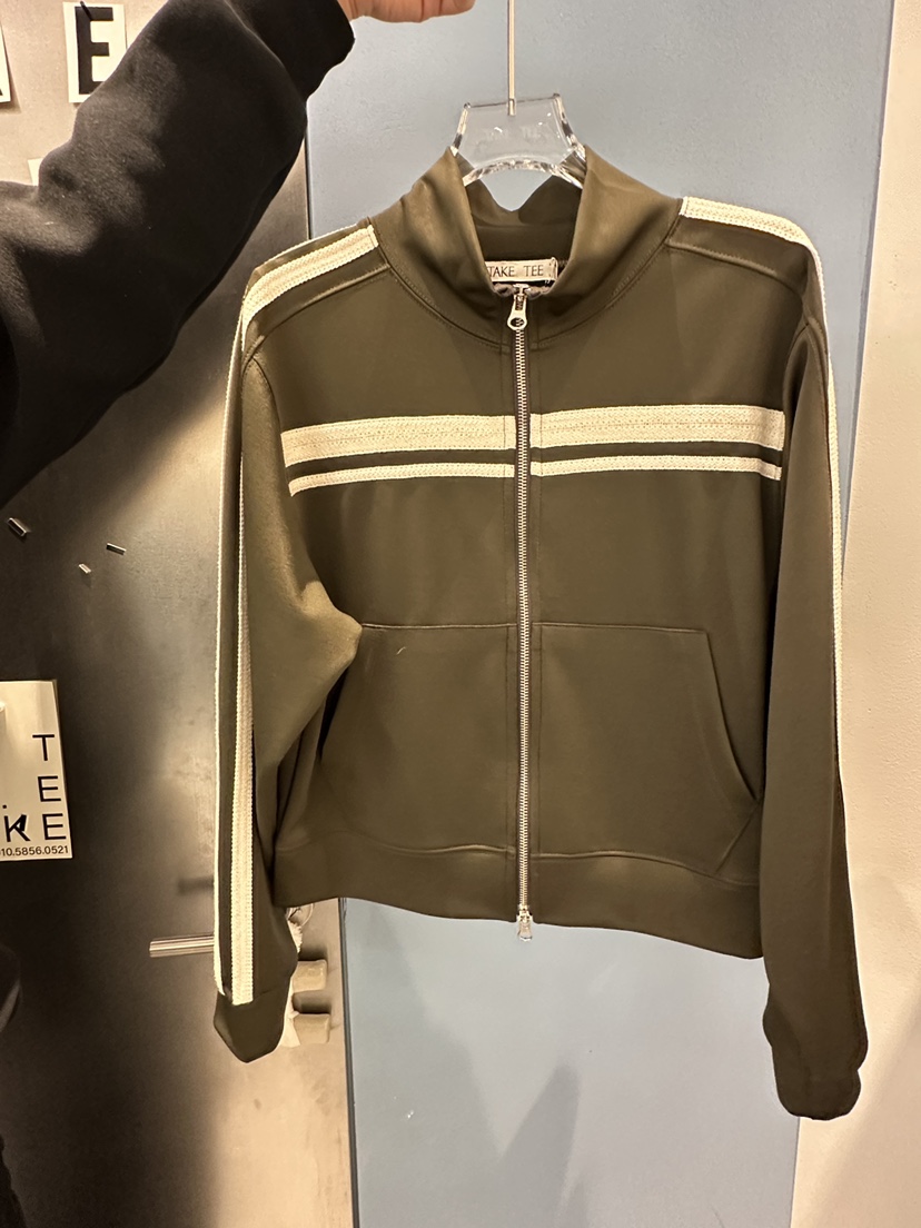 TAKE TEE東大門直郵女裝新品熱賣推薦時尚人氣職業真品夾克TAKE TEE夾克圖色2