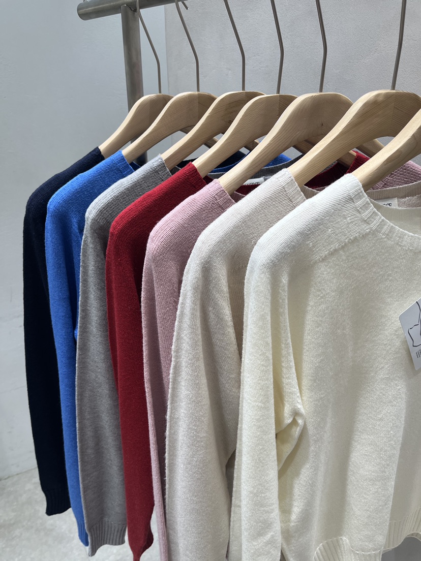 EVERCOMMERCE METICULOUSLY DESIGNED東大門實拍女士新品真品針織衫EVERCOMMERCE METICULOUSLY DESIGNED針織衫