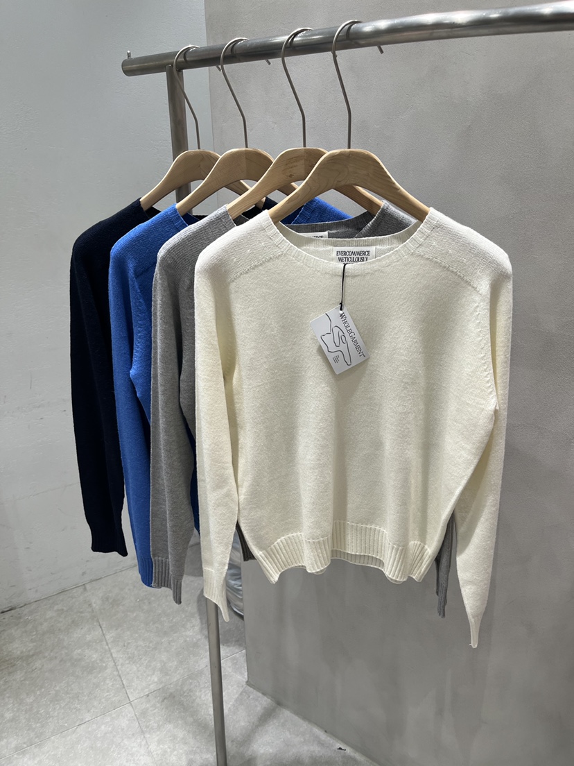 EVERCOMMERCE METICULOUSLY DESIGNED東大門實拍女士新品真品針織衫EVERCOMMERCE METICULOUSLY DESIGNED針織衫