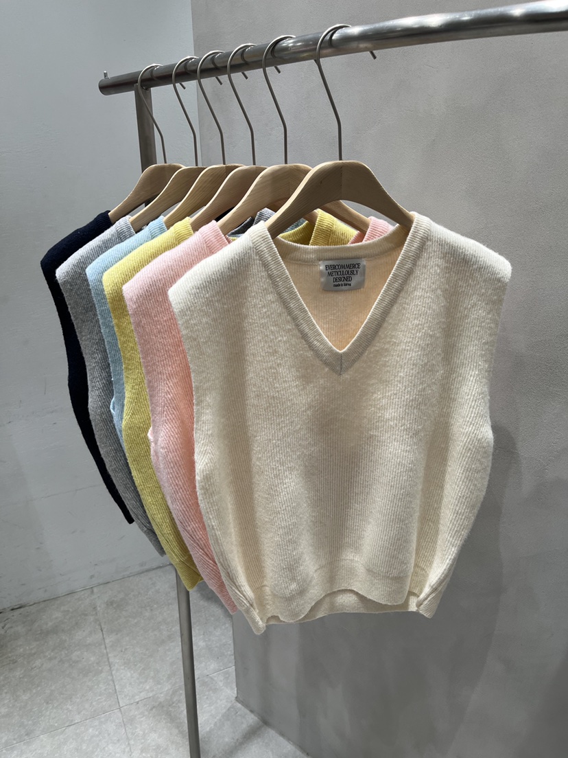 EVERCOMMERCE METICULOUSLY DESIGNED韓國代購女士新品真品吊帶背心EVERCOMMERCE METICULOUSLY DESIGNED吊帶/背心