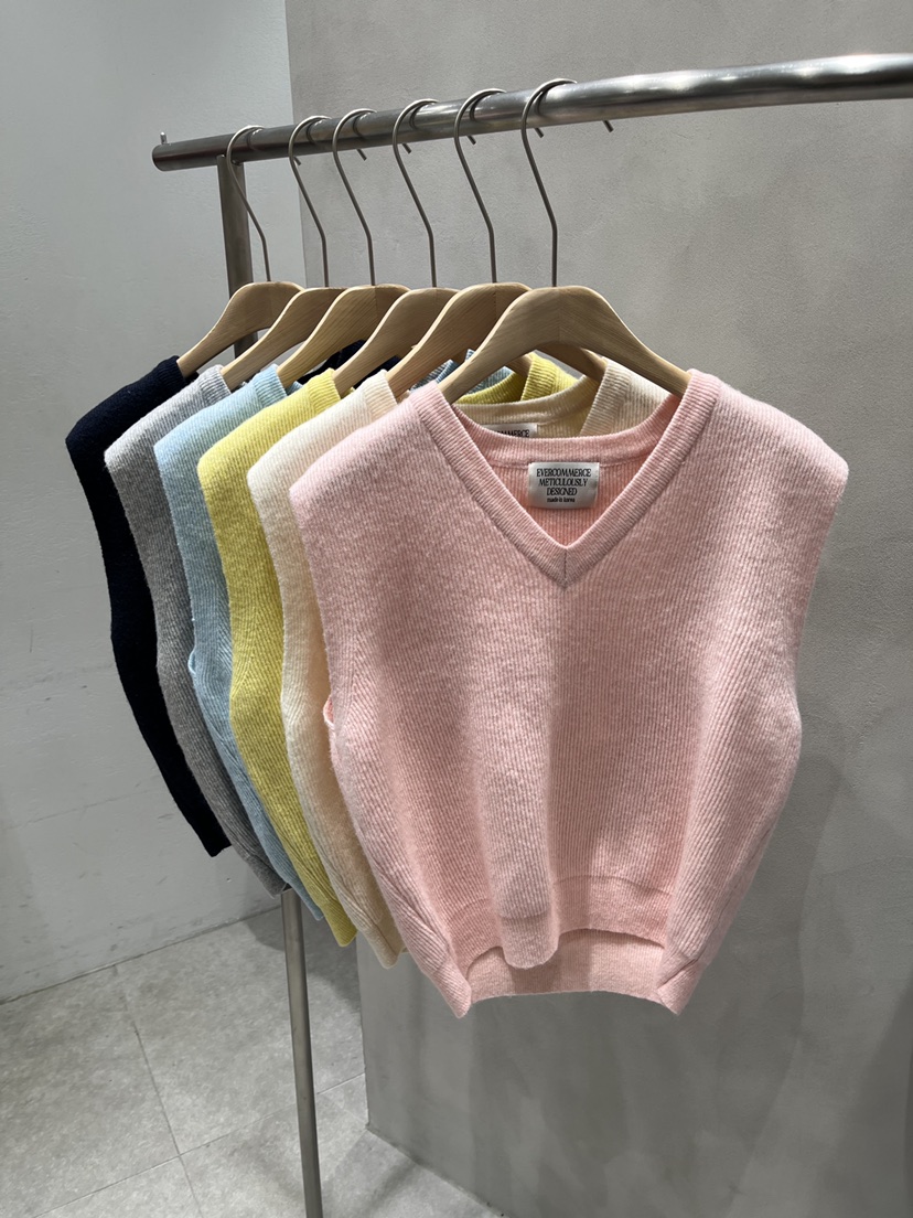 EVERCOMMERCE METICULOUSLY DESIGNED韓國代購女士新品真品吊帶背心EVERCOMMERCE METICULOUSLY DESIGNED吊帶/背心