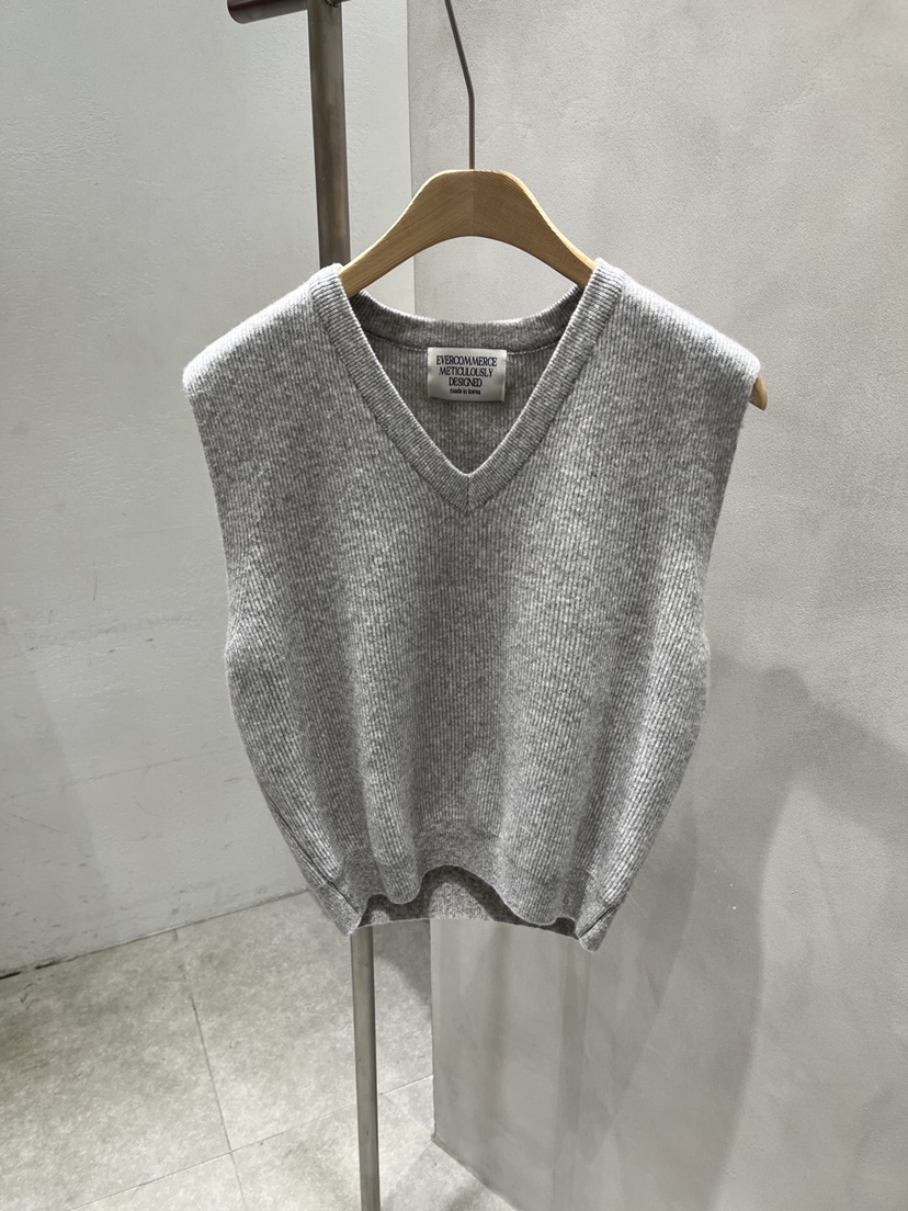 EVERCOMMERCE METICULOUSLY DESIGNED韓國代購女士新品真品吊帶背心EVERCOMMERCE METICULOUSLY DESIGNED吊帶/背心圖色3