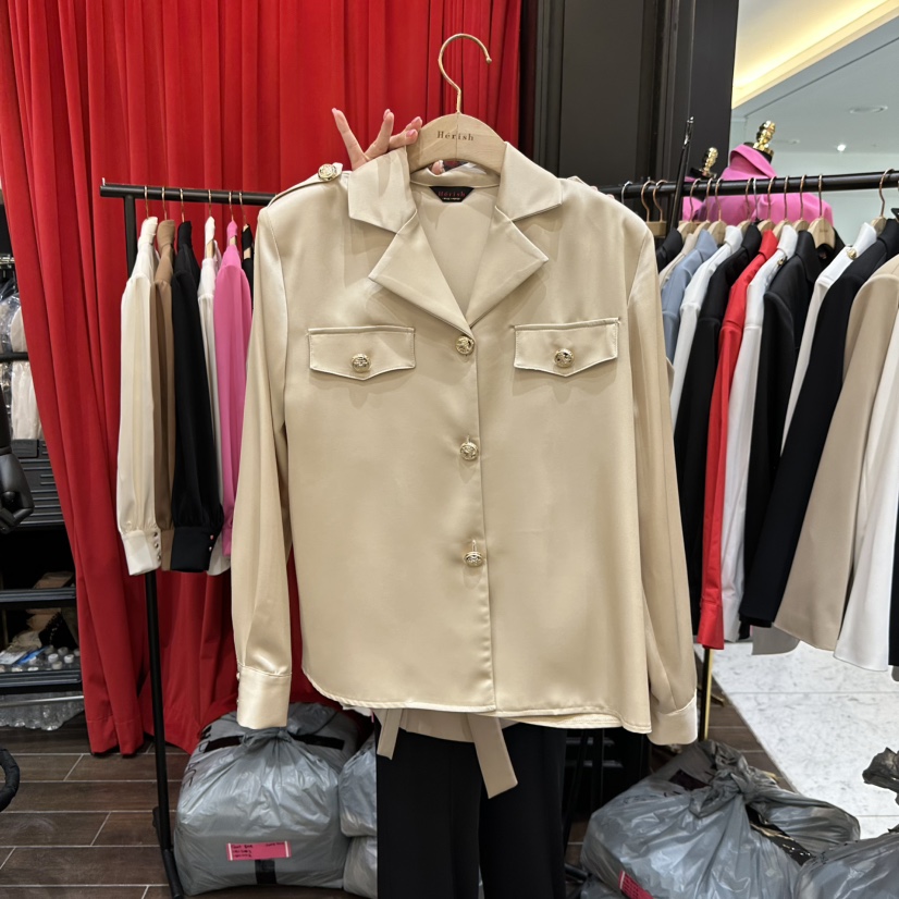 HERISH-HAUTE韓國直郵女裝新款真品時尚襯衫蕾絲衫紐扣緞面HERISH-HAUTE襯衫/蕾絲衫圖色2