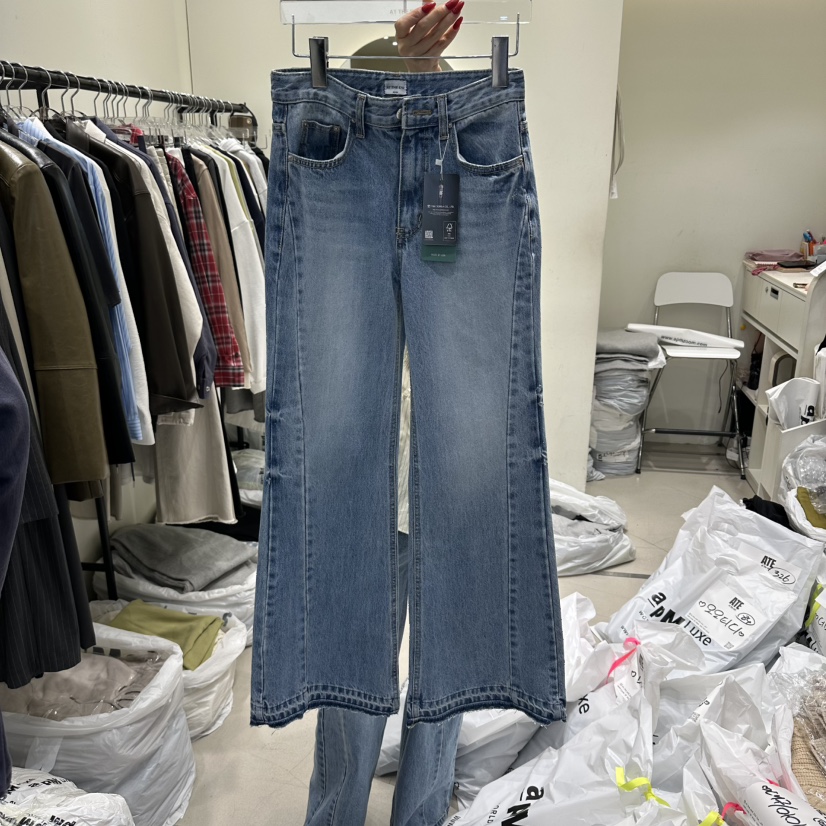 AT THE END東大門代購女裝新款職業人氣熱賣牛仔褲喇叭AT THE END牛仔褲圖色1