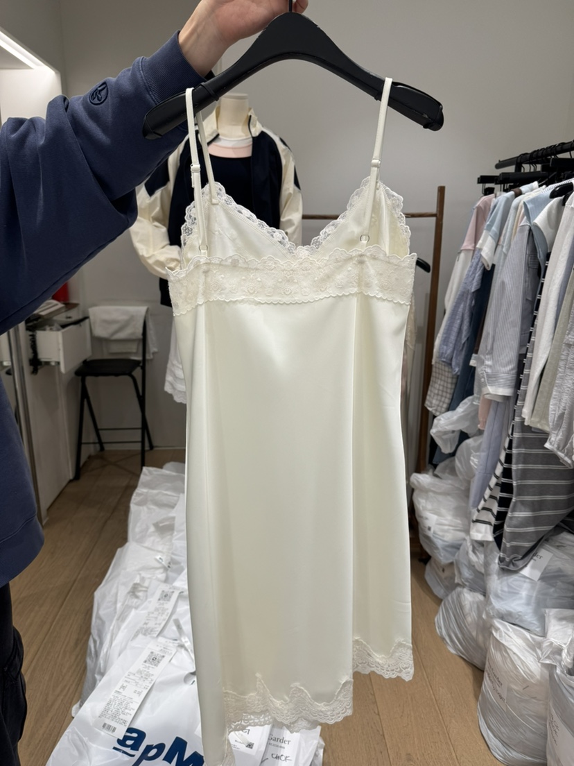 BIEN GARDER韓國直郵女士新款推薦26春夏人氣連衣裙緞面BIEN GARDER連衣裙