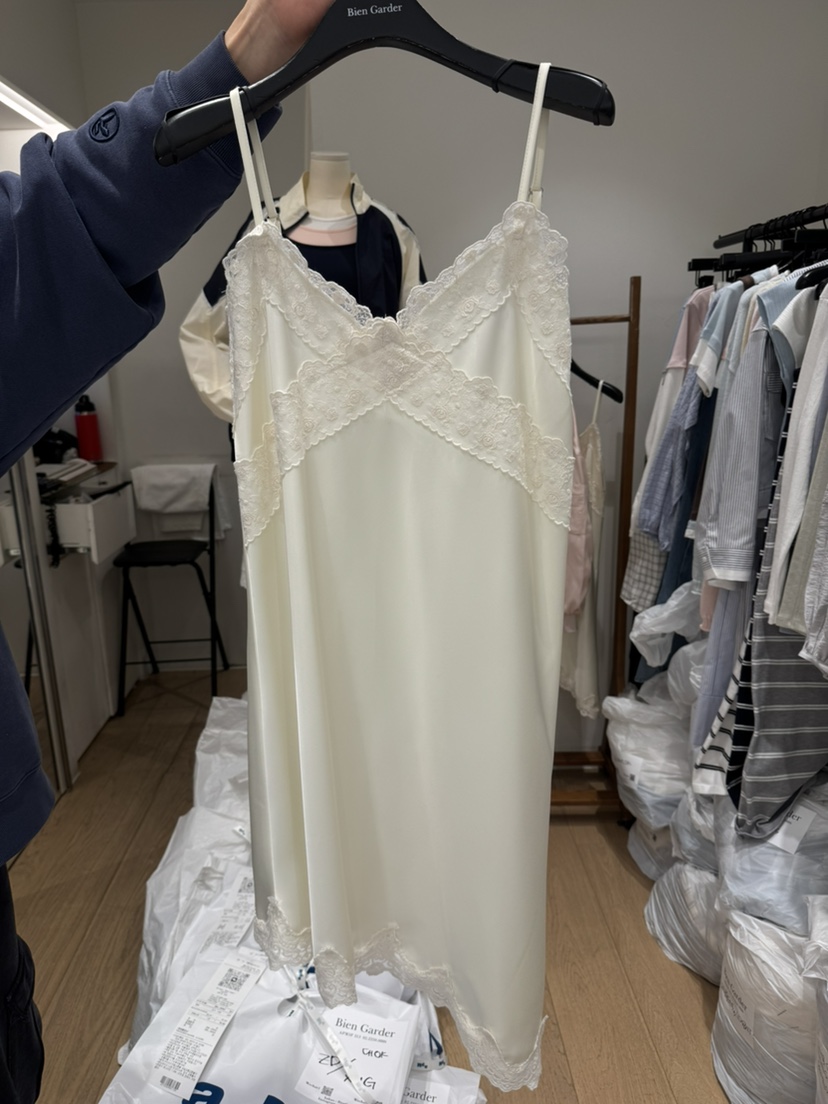 BIEN GARDER韓國直郵女士新款推薦26春夏人氣連衣裙緞面BIEN GARDER連衣裙圖色1