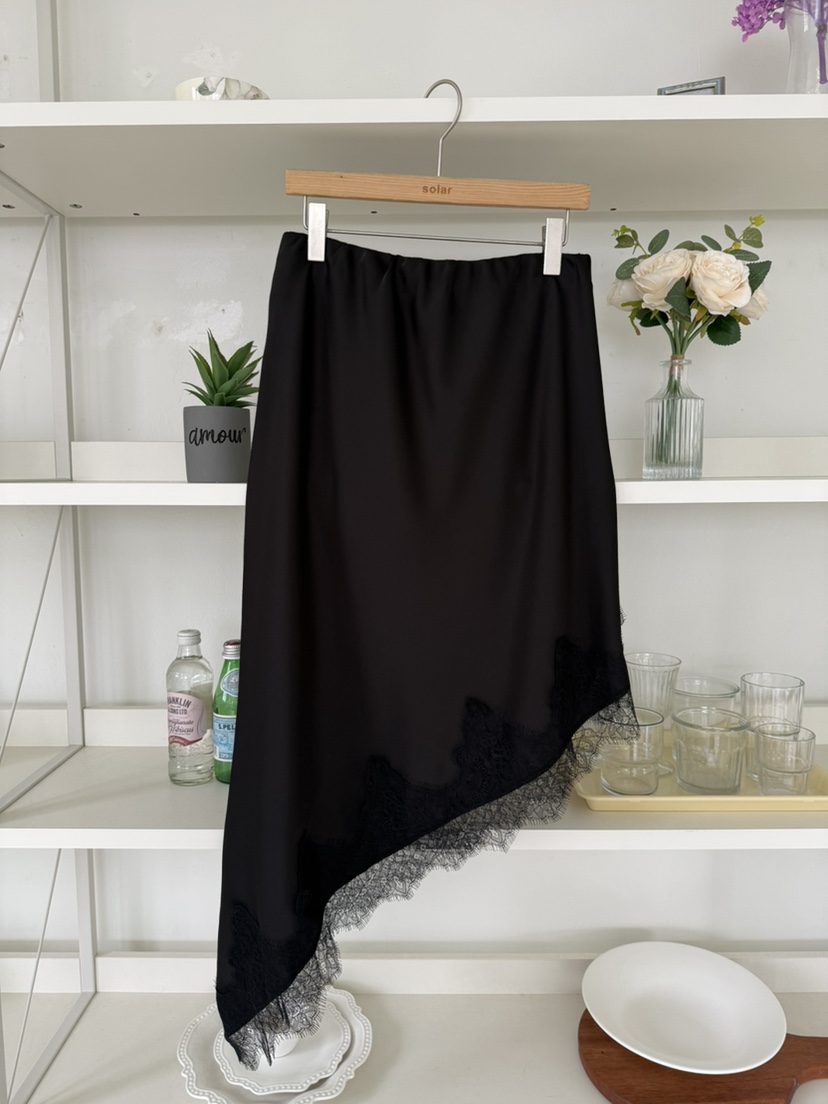 SOLAR韓國代購女士新款真品推薦人氣半身裙中短裙蕾絲緞面SOLAR半身裙/中短裙圖色2