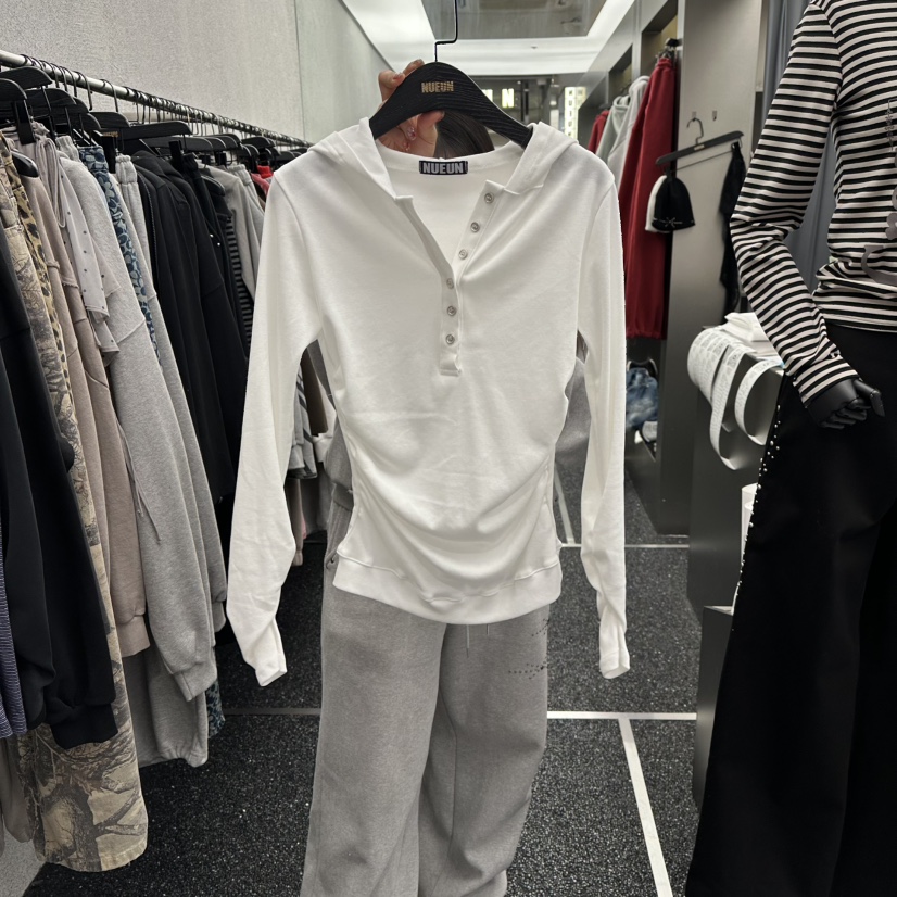 NUEUN東大門直郵女裝新款推薦時尚長袖T恤連帽衫修身褶皺NUEUN/SEEOT長袖T恤圖色1