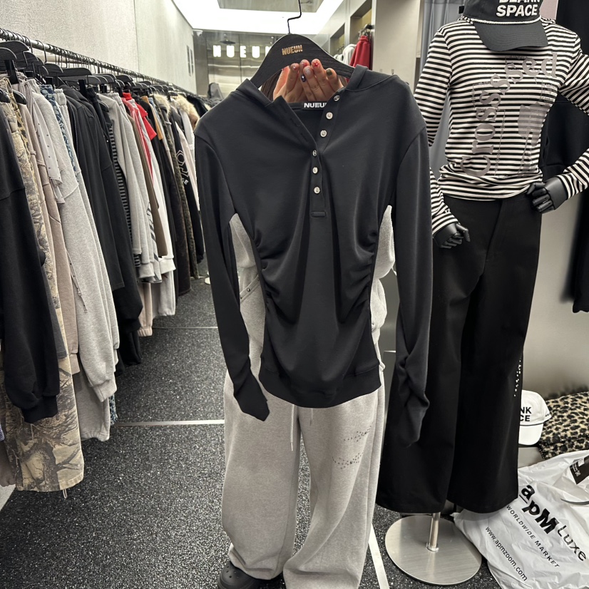 NUEUN東大門直郵女裝新款推薦時尚長袖T恤連帽衫修身褶皺NUEUN/SEEOT長袖T恤圖色2