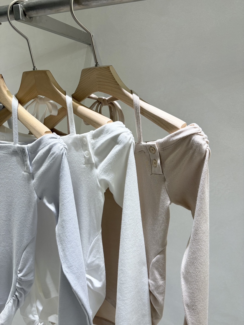 TOO HOT韓國代購女裝新品時尚26春季人氣長袖T恤褶皺紐扣TOO HOT長袖T恤