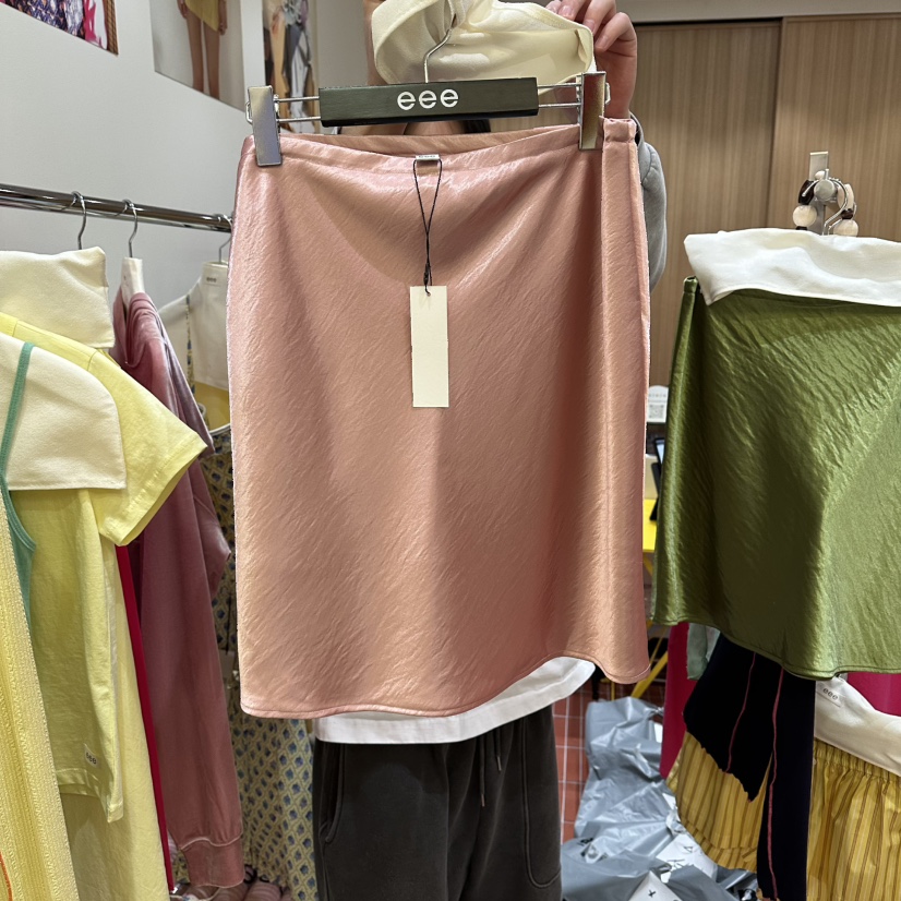 E/E/E韓國直郵女裝新款職業真品時尚熱賣半身裙中短裙緞面E/E/E半身裙/中短裙圖色1