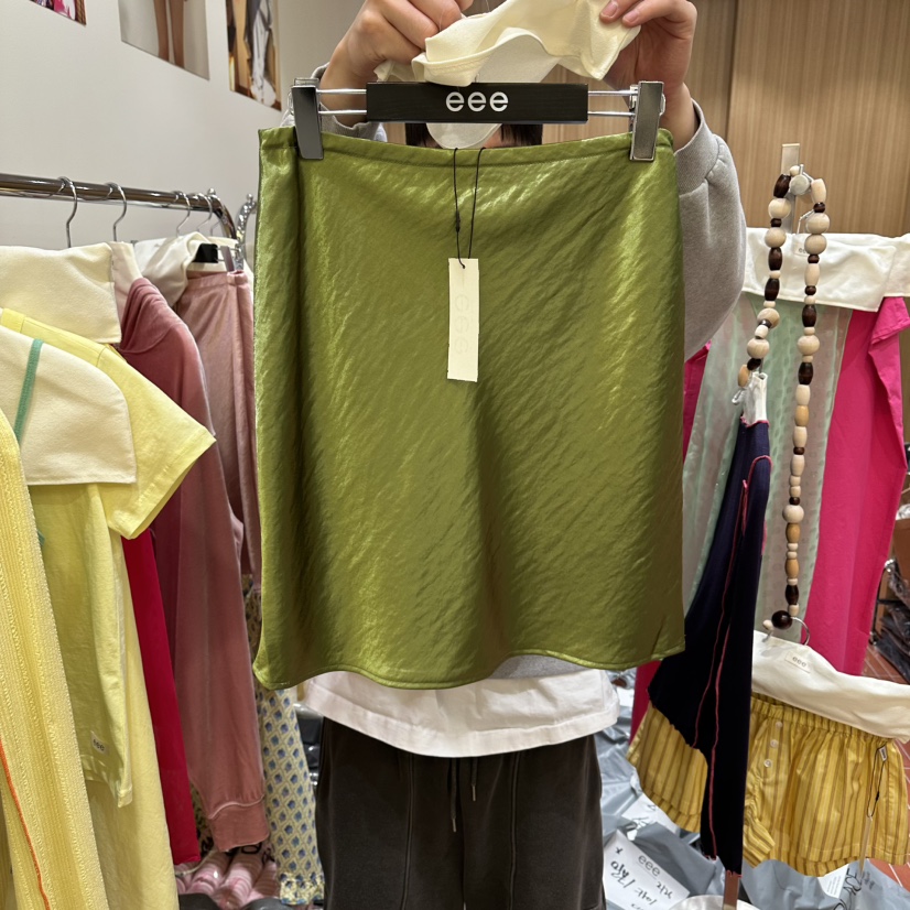 E/E/E韓國直郵女裝新款職業真品時尚熱賣半身裙中短裙緞面E/E/E半身裙/中短裙圖色2