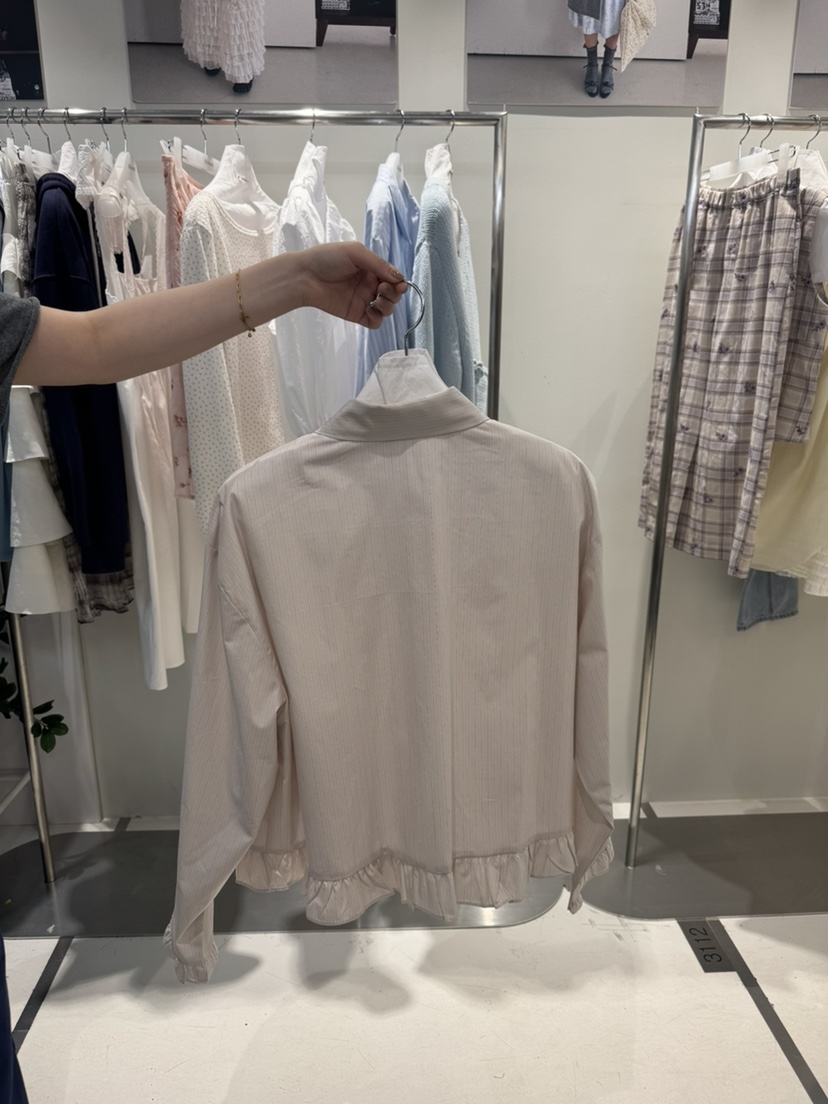 OLI SEOUL韓國代購女士新款26春夏職業人氣熱賣襯衫蕾絲衫OLI SEOUL襯衫/蕾絲衫