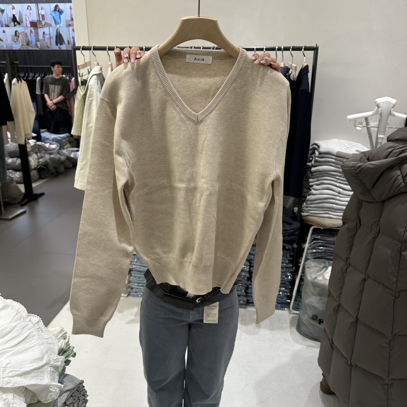 AURA韓國代購女士新款職業熱賣時尚真品人氣針織衫不含內搭Au ra針織衫圖色2