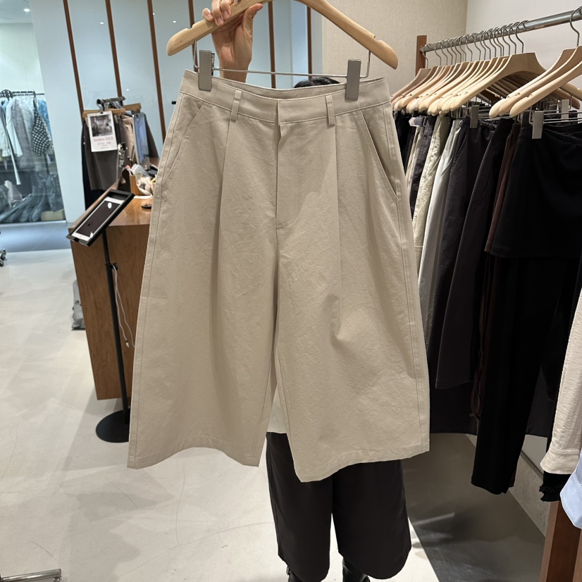 ANDMORE BUTTON東大門實拍女裝新品人氣真品熱賣推薦短褲ANDMORE BUTTON短褲圖色2