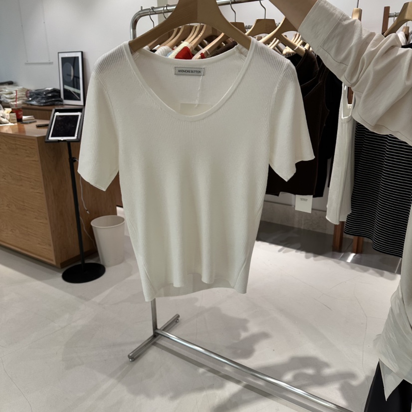 ANDMORE BUTTON東大門直郵女裝新款26春夏人氣熱賣針織衫ANDMORE BUTTON針織衫圖色1