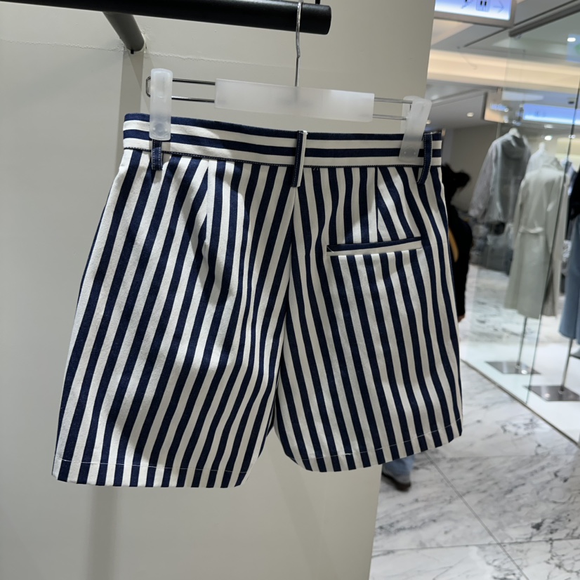 LOW MOMENT韓國代購女士新款推薦時尚26春季熱賣人氣短褲LOW MOMENT短褲