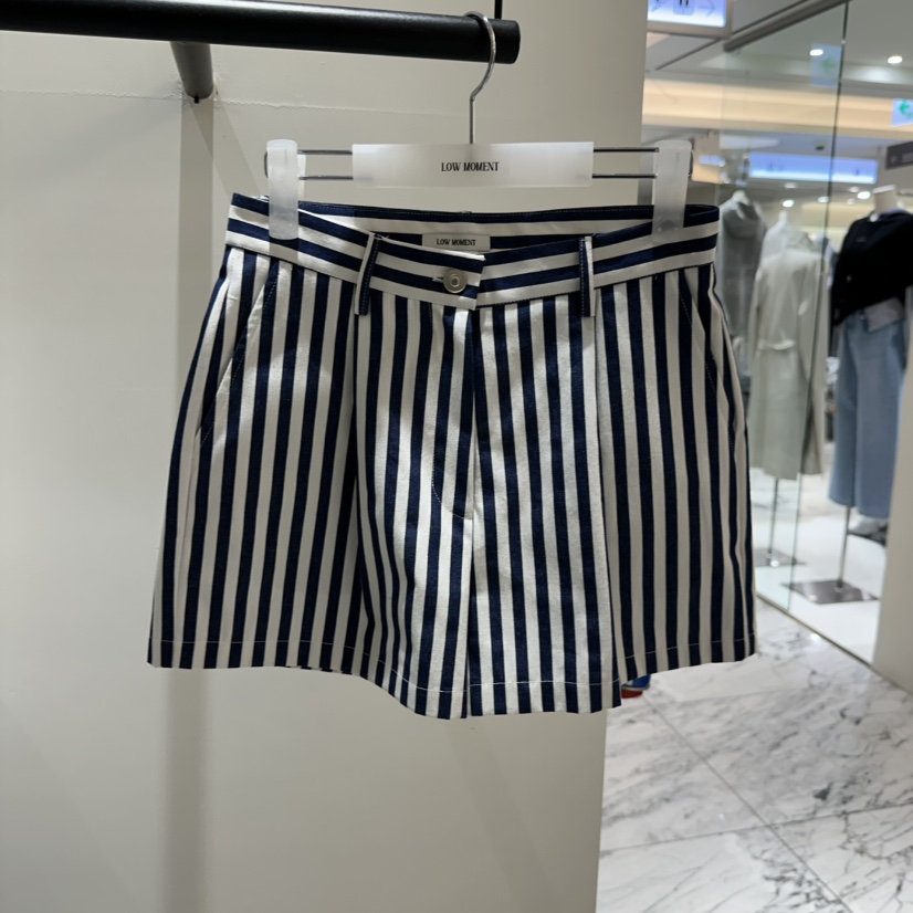 LOW MOMENT韓國代購女士新款推薦時尚26春季熱賣人氣短褲LOW MOMENT短褲圖色1