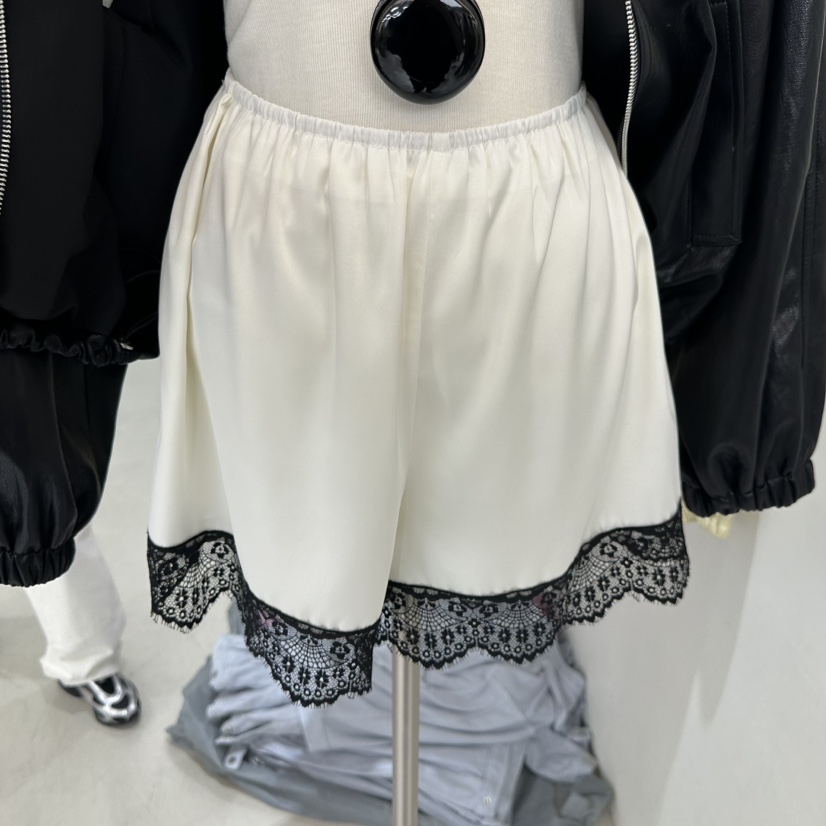 REPELLER韓國直郵女裝新款時尚26春季人氣推薦短褲蕾絲緞面REPELLER短褲圖色1