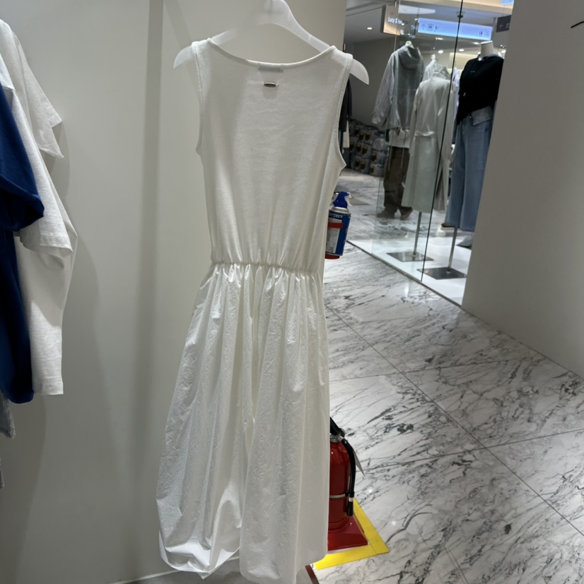 LOW MOMENT韓國代購女裝新品人氣休閑推薦熱賣時尚連衣裙LOW MOMENT連衣裙