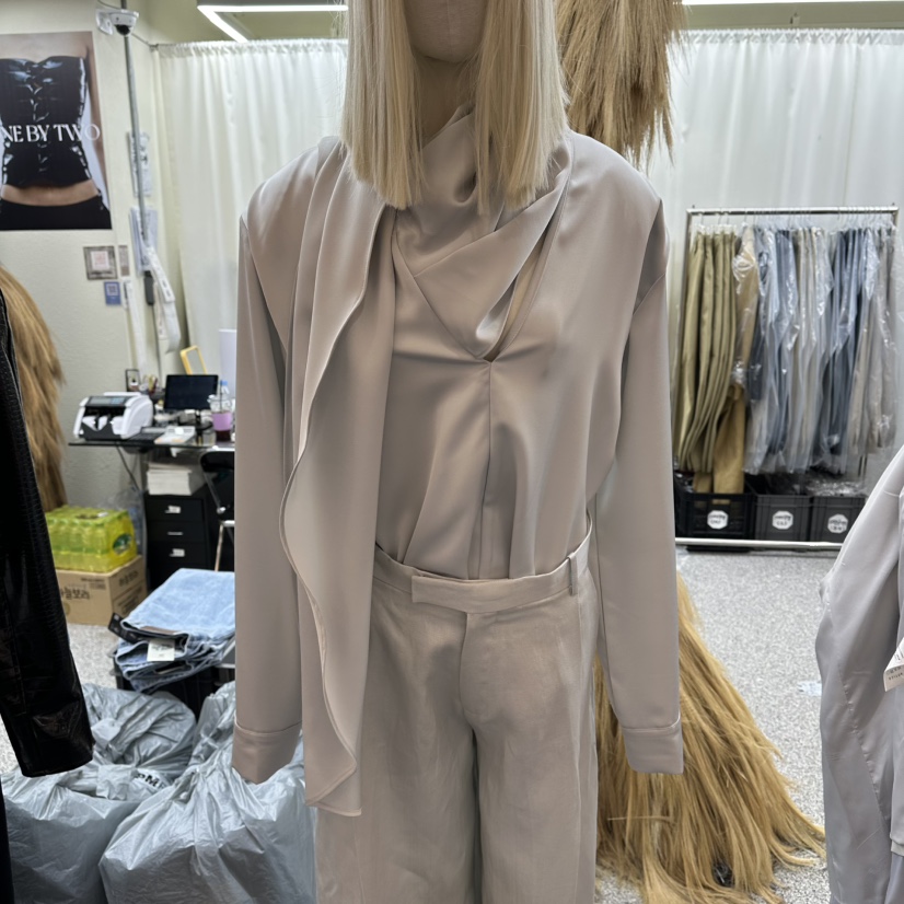 ONEBYTWO東大門直郵女士新品人氣推薦襯衫蕾絲衫圍巾緞面ONE BY TWO襯衫/蕾絲衫圖色2灰色