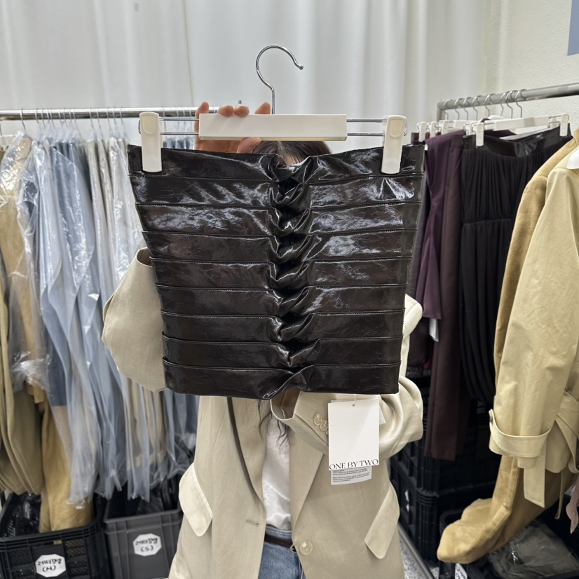 ONEBYTWO東大門代購女裝新款時尚26春夏推薦吊帶背心皮革ONE BY TWO吊帶/背心圖色1