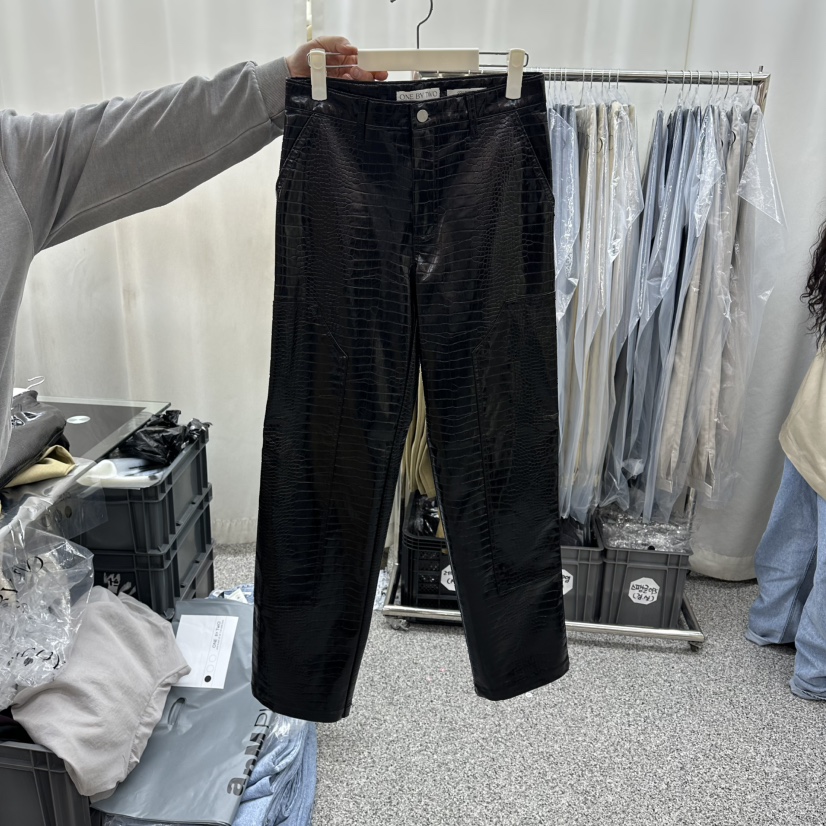 ONEBYTWO東大門實拍女裝新品人氣熱賣職業推薦休閑褲皮褲ONE BY TWO休閑褲圖色2