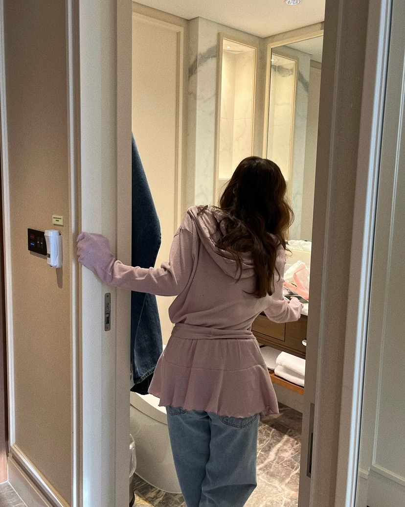 LOVE PULL韓國直郵女裝新款職業26春夏真品長袖T恤含腰帶LOVE PULL長袖T恤