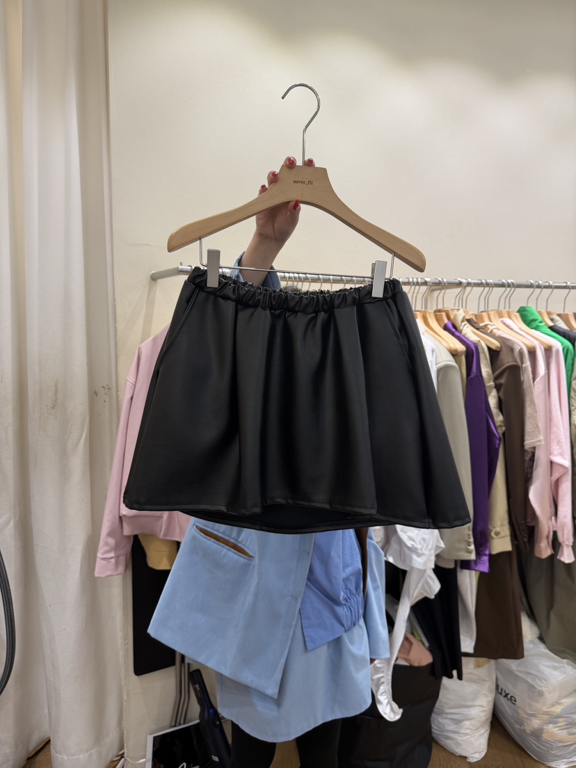 AUVERFIT韓國直郵實拍女裝新款人氣時尚26春夏職業短裙皮革AUVERFIT短裙圖色3黑色