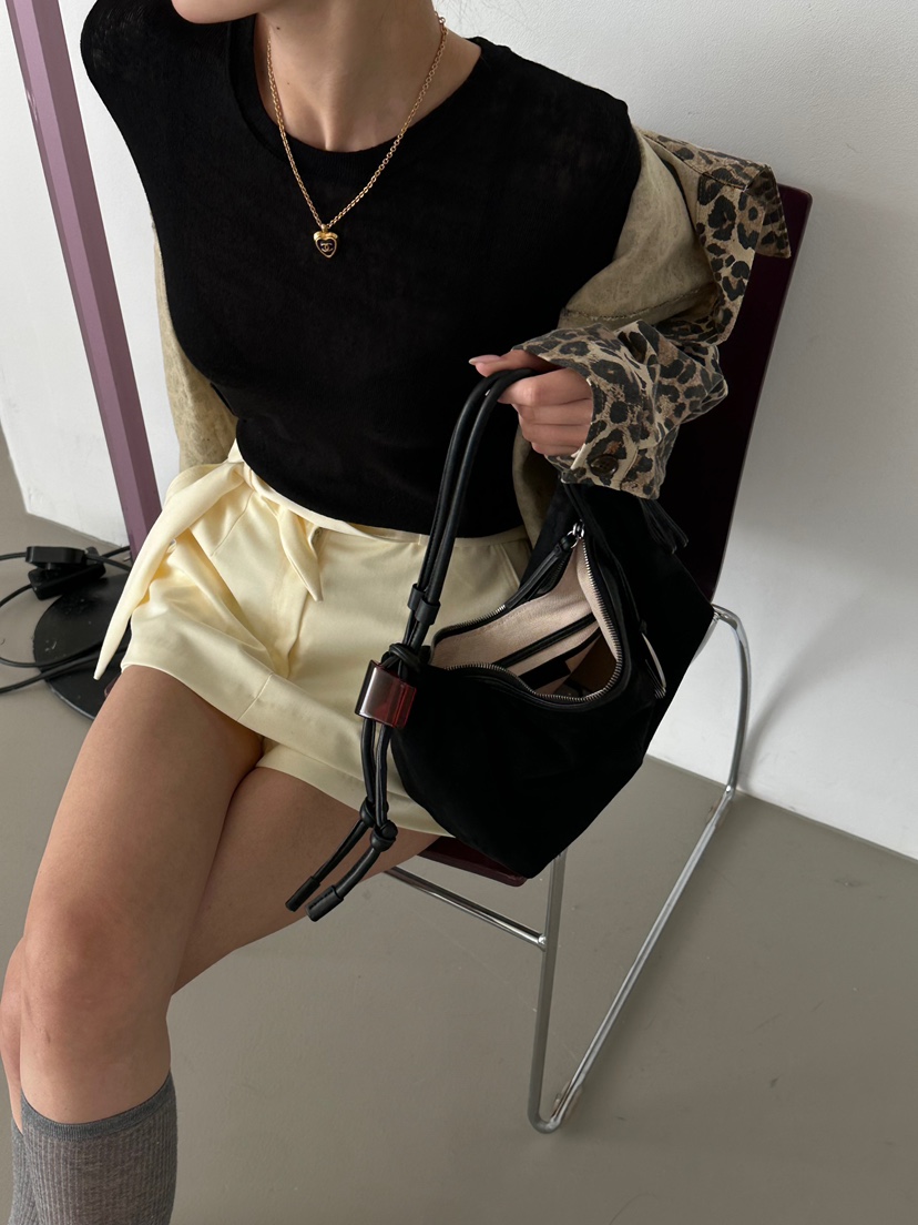 ZEROZERO韓國東大門直郵女裝新款推薦人氣時尚26春夏長袖T恤ZEROZERO長袖T恤