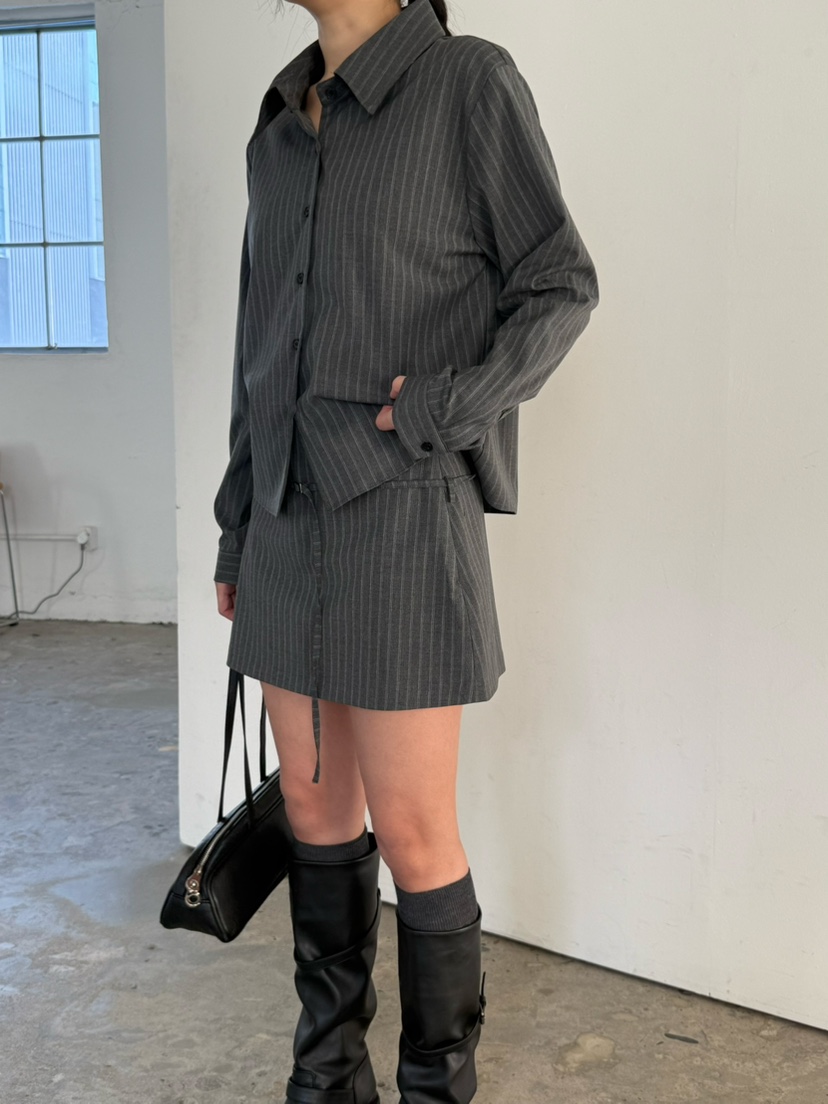 OVER NEAR韓國東大門代購女裝新品推薦26春夏裙褲含腰帶海軍OVER NEAR裙褲