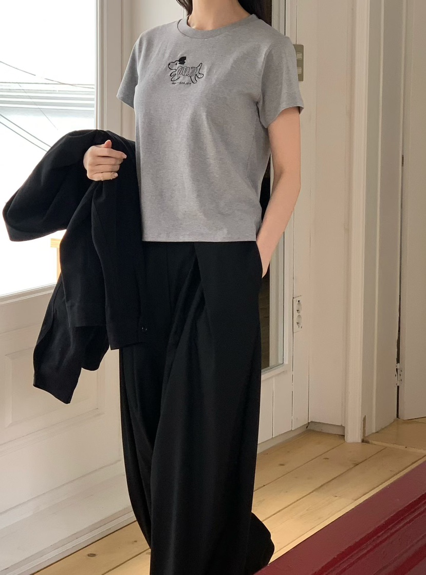 BINUS韓國東大門直郵女裝新品26春夏人氣職業推薦T恤狗狗BINUST恤