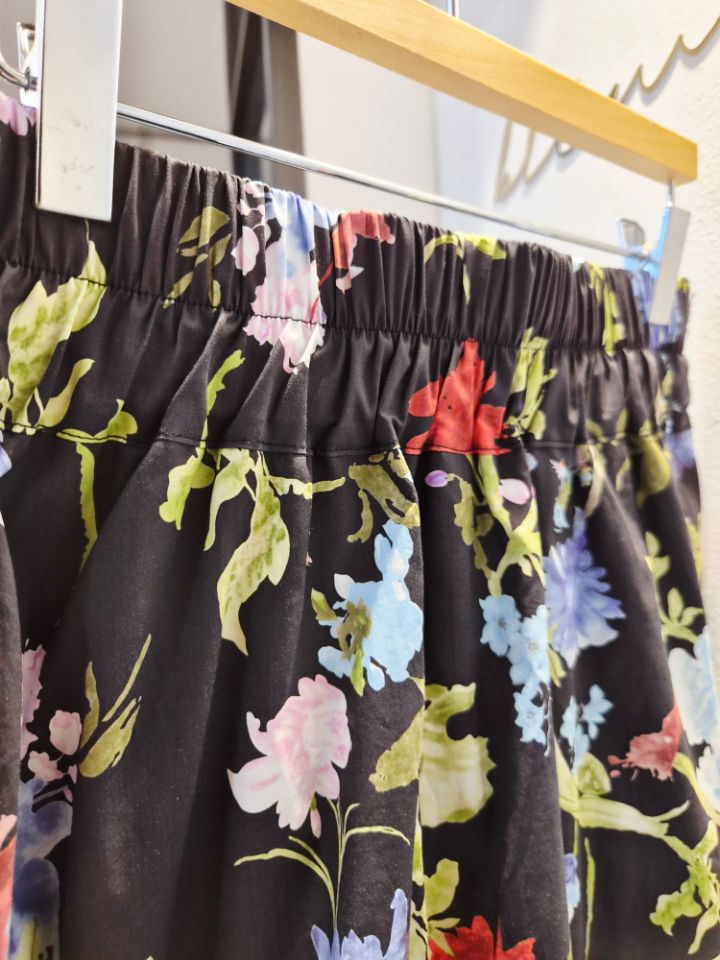 BLING BLING-S/RICO韓國代購女裝新款熱賣職業長裙花朵BLING BLING-S/RICO長裙