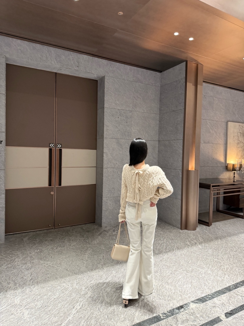 LAVIEU韓國東大門直郵女裝新款熱賣職業針織衫麻花針織短款LAVIEU針織衫