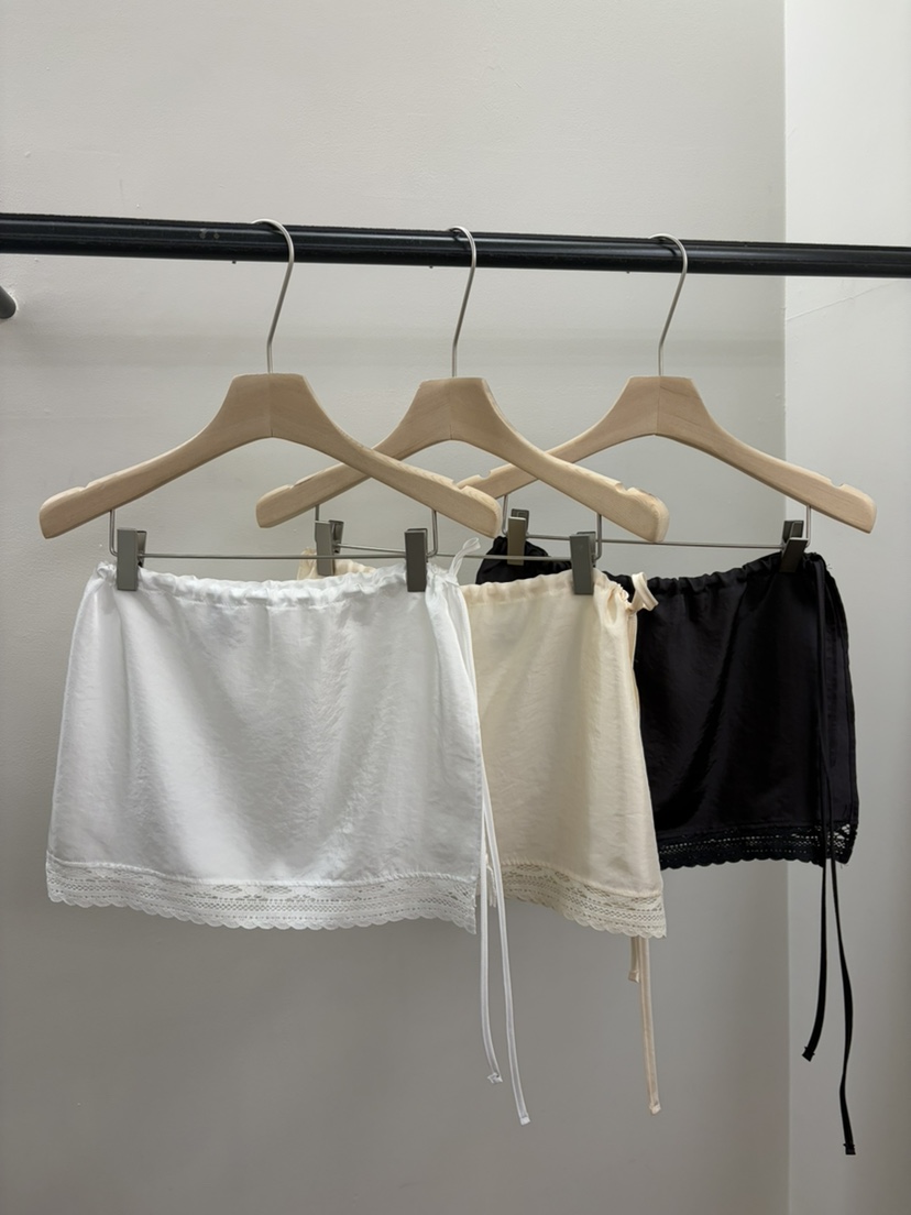 JADEMARKET韓國直郵女裝新款休閑推薦26春夏短裙蕾絲緞面JADE MARKET短裙圖色2左二色