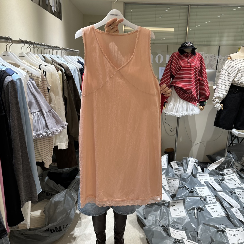 MOREMORE韓國直郵女裝新品人氣推薦26春夏休閑連衣裙蕾絲more more連衣裙圖色1