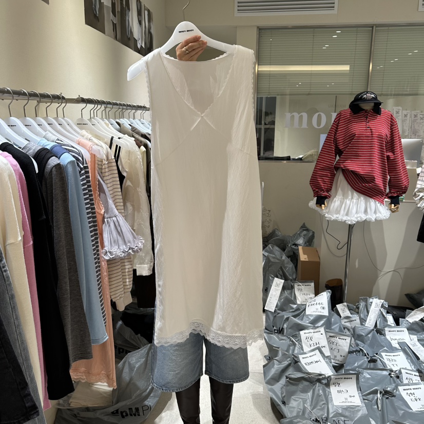 MOREMORE韓國直郵女裝新品人氣推薦26春夏休閑連衣裙蕾絲more more連衣裙圖色2