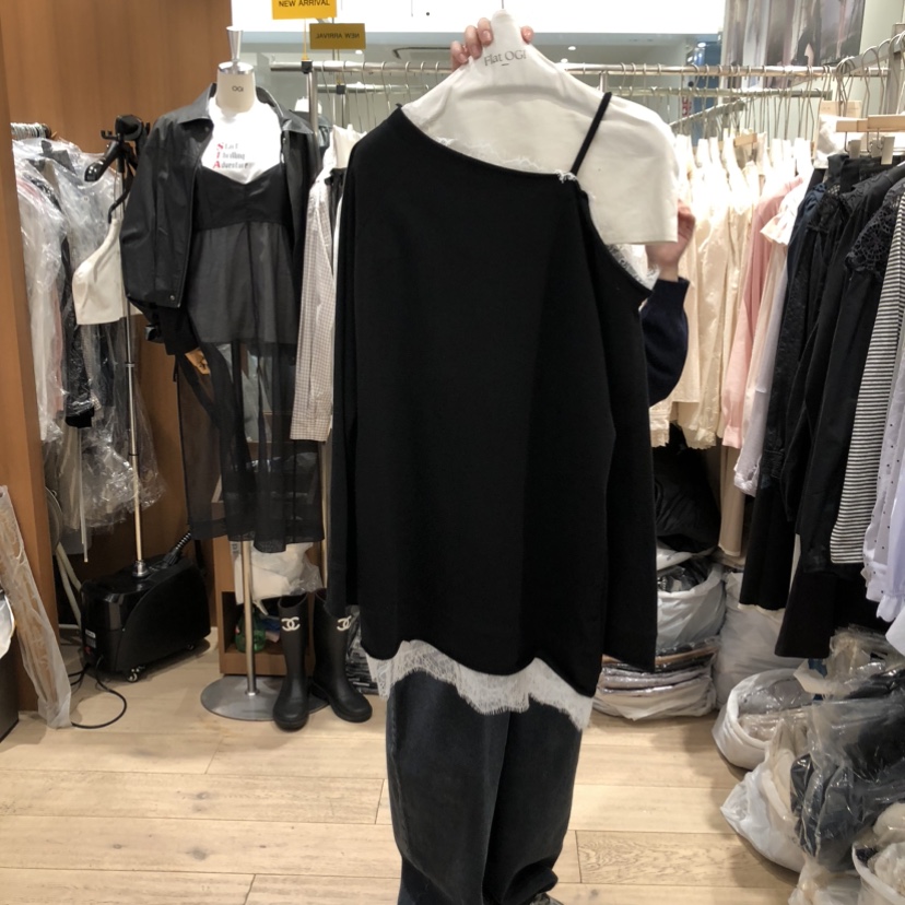 OGI韓國東大門直郵女士新品推薦熱賣人氣時尚衛衣不對稱蕾絲FLat OGI衛衣圖色1