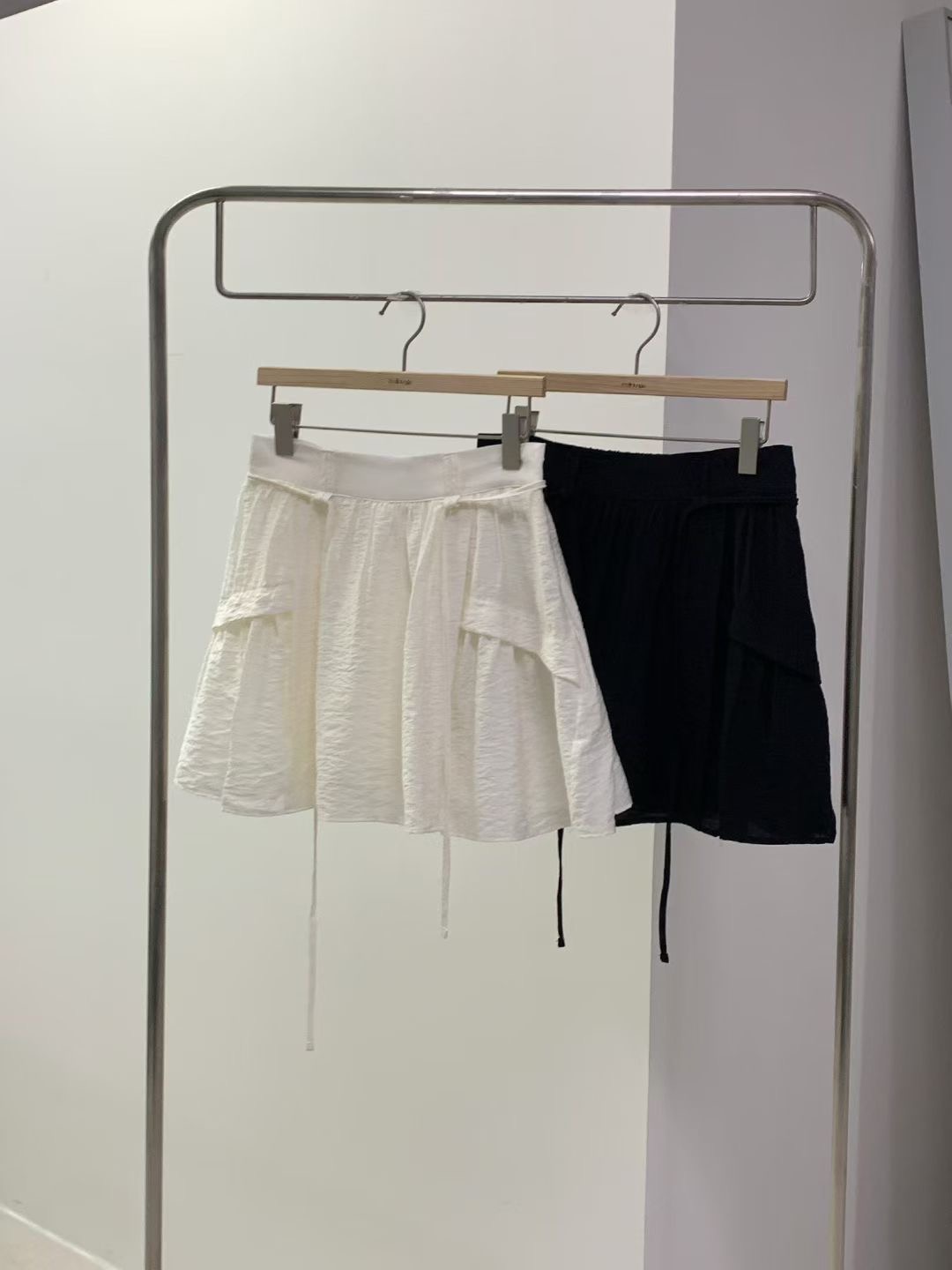 MELLOUNGE-멜라운지-T韓國東大門直郵女士新品時尚短裙MELLOUNGE-2件起短裙圖色2左二色