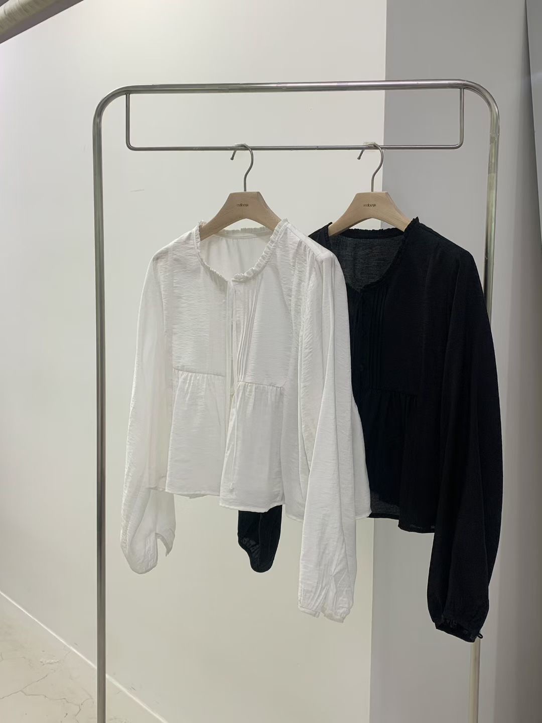 MELLOUNGE-멜라운지-T韓國東大門代購女裝新款人氣襯衫蕾絲衫MELLOUNGE-2件起襯衫/蕾絲衫圖色2左二色