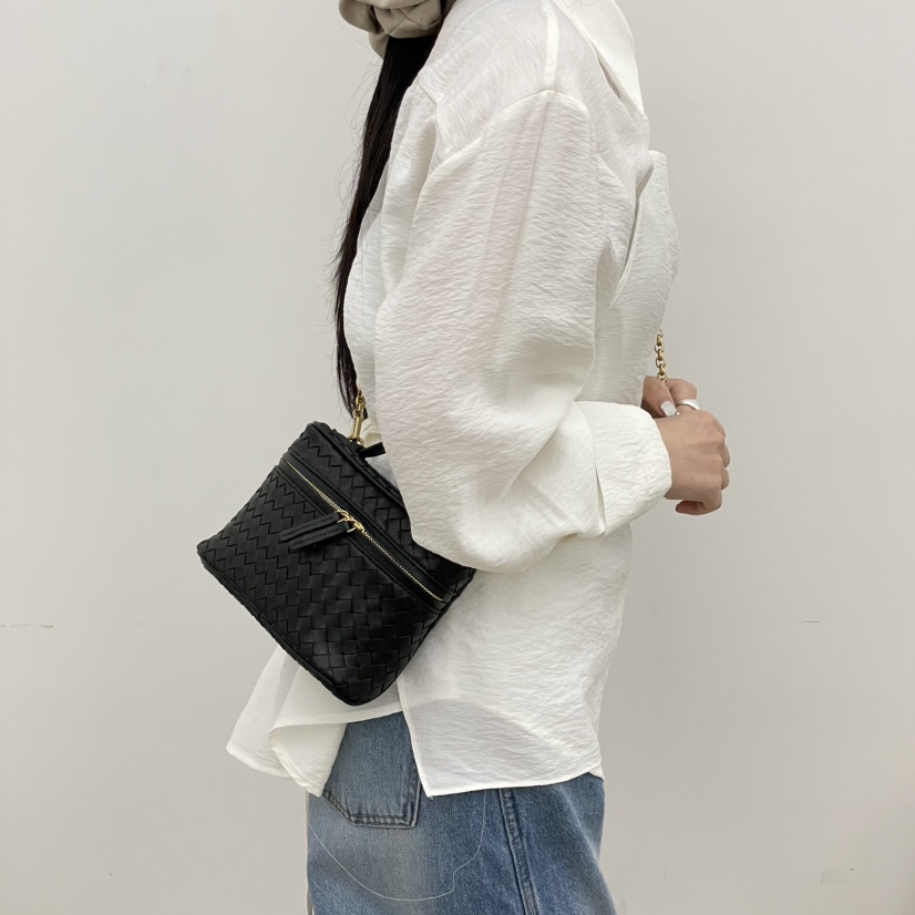 J PLACE韓國代購女裝新款26春夏時尚推薦單肩斜跨包羊皮J PLACE單肩/斜跨包