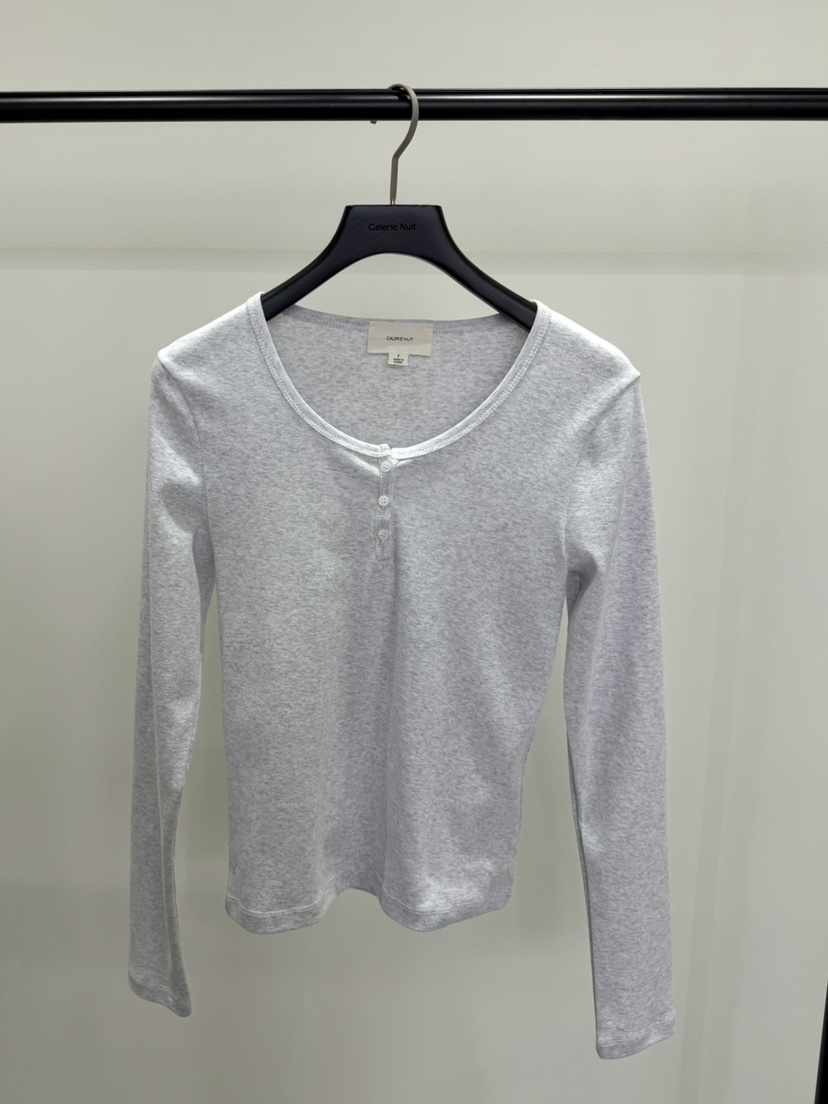 GALERIE NUIT韓國代購女士新款26春夏長袖T恤不含內搭圓領紐扣GALERIE NUIT長袖T恤圖色2