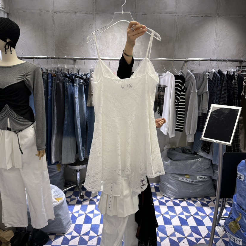 AMOUR韓國直郵實拍女裝新品時尚職業人氣連衣裙不對稱蕾絲AMOUR連衣裙