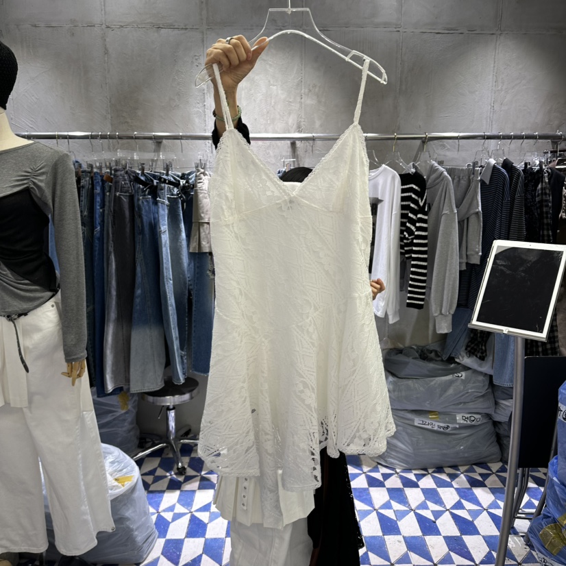 AMOUR韓國直郵實拍女裝新品時尚職業人氣連衣裙不對稱蕾絲AMOUR連衣裙圖色1