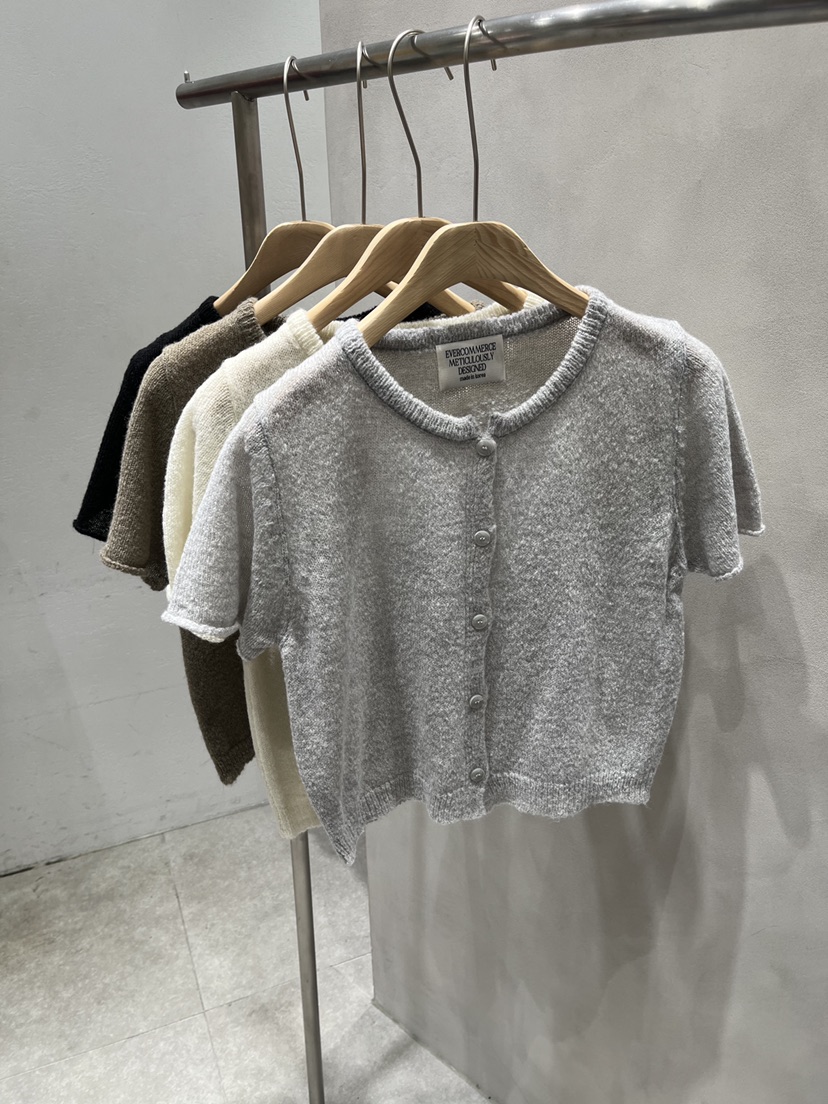 EVERCOMMERCE METICULOUSLY DESIGNED東大門直郵女裝新品熱賣針織衫EVERCOMMERCE METICULOUSLY DESIGNED針織衫